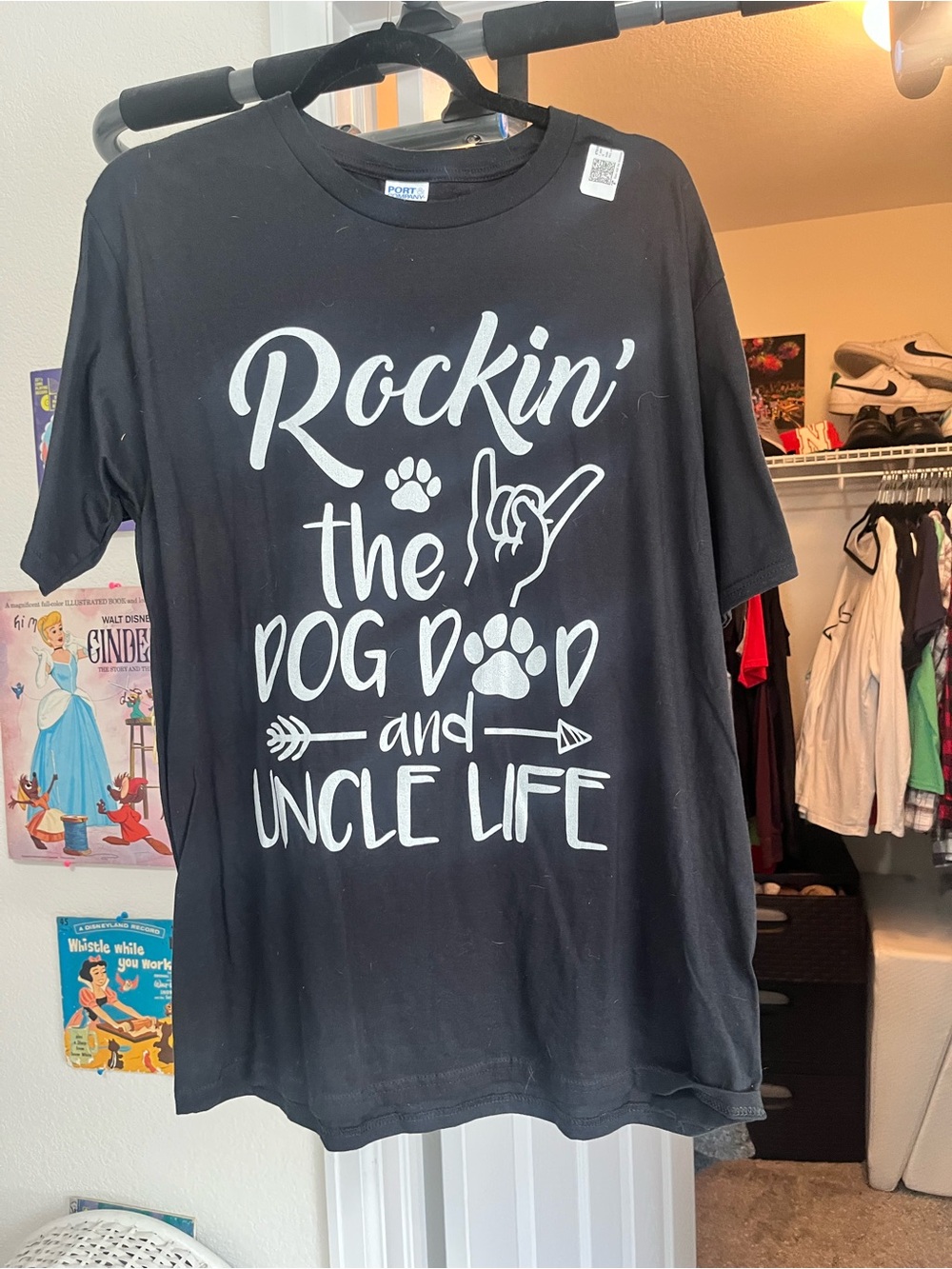 NWT Black "Rockin' the Dog Dad and Uncle Life" graphic tee
